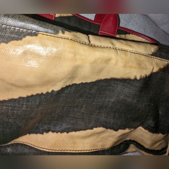 Vintage Dooney and Bourke canvas coated animal print large handbag. - Picture 15 of 15